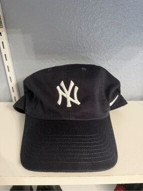 Nike MLB Black Baseball Cap with White NY Logo